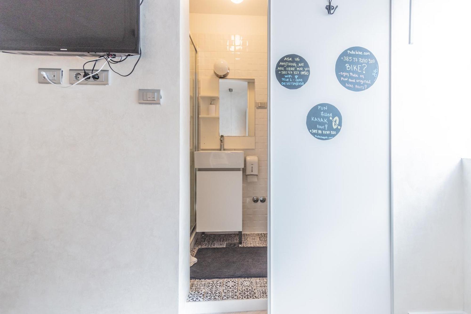 L&B Old Town Studio Apartments Pula Rum bild