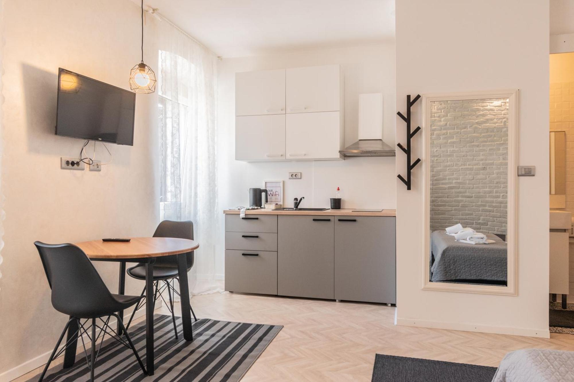 L&B Old Town Studio Apartments Pula Exteriör bild